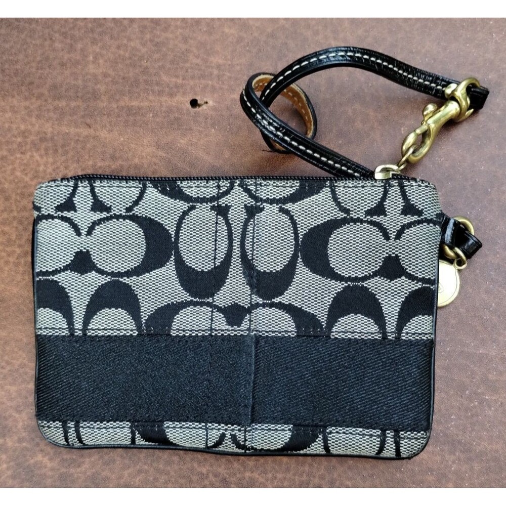 COACH 40028 SIGNATURE STRIPE CANVAS C WRISTLET  Black/White